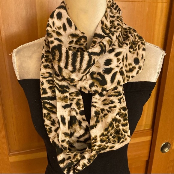 Lavishly Paris Luxury Leopard Print Infinity Scarf - Picture 4 of 8